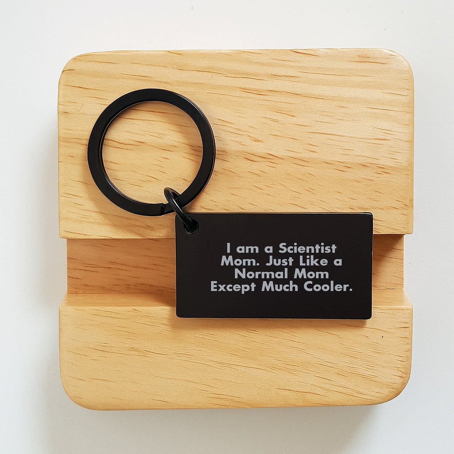 Funny Scientist Mom Keychain Gifts for Scientist Friends and Coworkers, Graduation Unique Gifts from Family and Friends, 'I Am A Scientist Mom' Engraved Keychain - Image 2