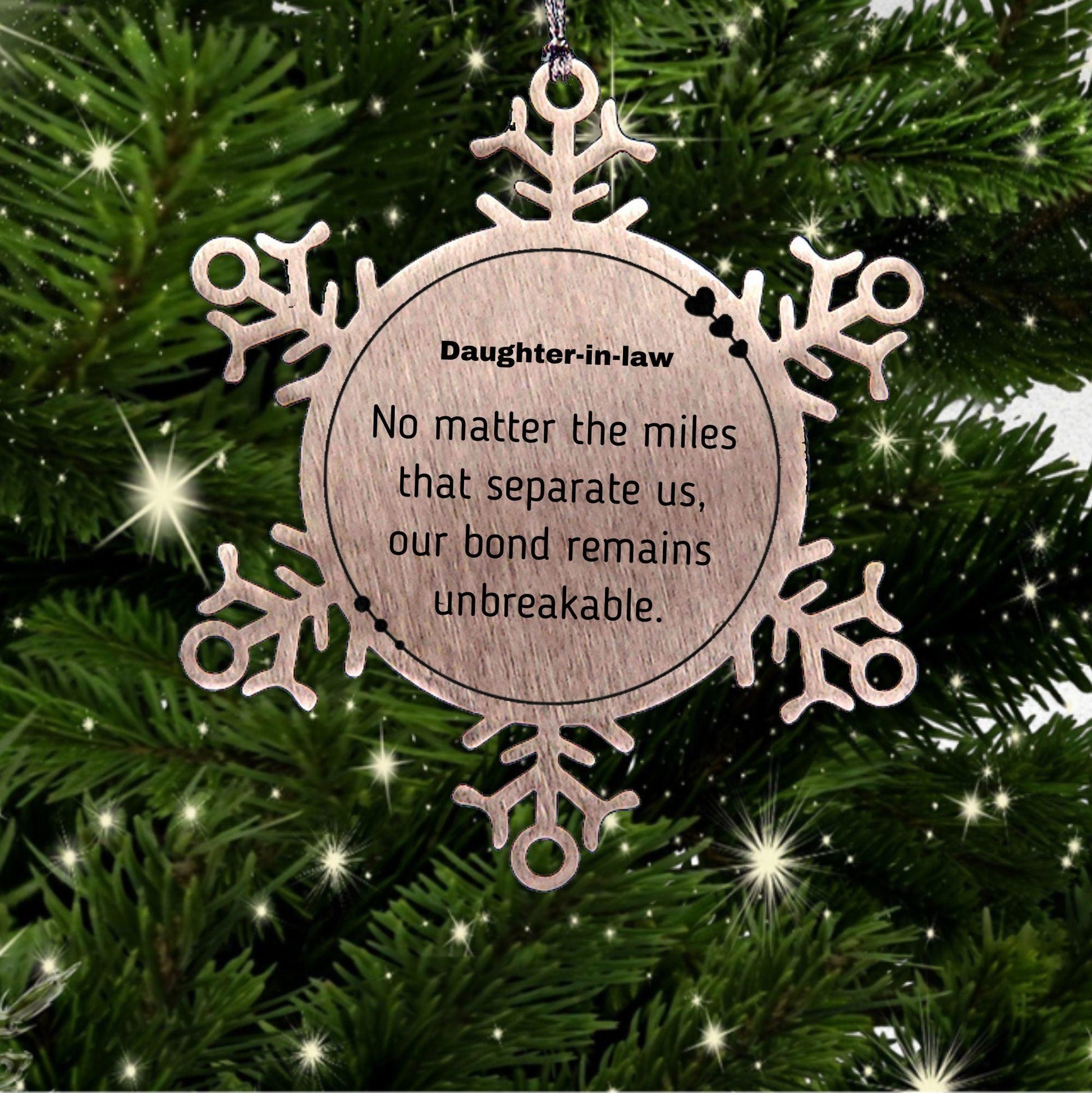 Daughter In Law Long Distance Relationship Gifts, No matter the miles that separate us, Cute Love Snowflake Ornament For Daughter In Law, Birthday Christmas Unique Gifts For Daughter In Law