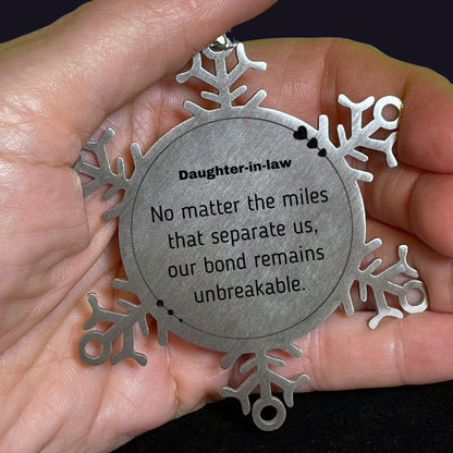 Daughter In Law Long Distance Relationship Gifts, No matter the miles that separate us, Cute Love Snowflake Ornament For Daughter In Law, Birthday Christmas Unique Gifts For Daughter In Law