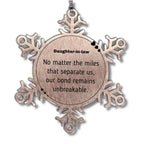 Daughter In Law Long Distance Relationship Gifts, No matter the miles that separate us, Cute Love Snowflake Ornament For Daughter In Law, Birthday Christmas Unique Gifts For Daughter In Law
