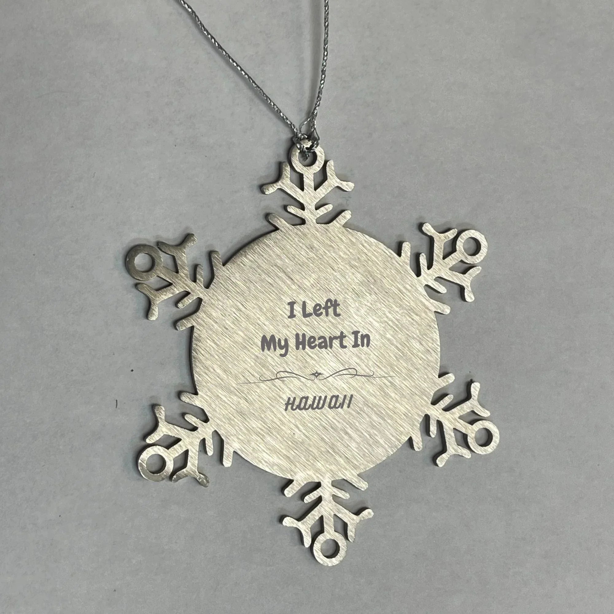 I Left My Heart In Hawaii Gifts, Meaningful Hawaii State for Friends, Men, Women. Snowflake Ornament for Hawaii People