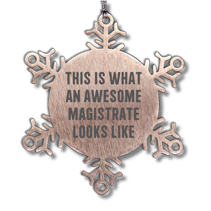 Magistrate Gifts, Snowflake Ornament, This Is What An Awesome Magistrate Looks Like, Funny, Christmas Unique Gifts from Friends, Gifts for Magistrate