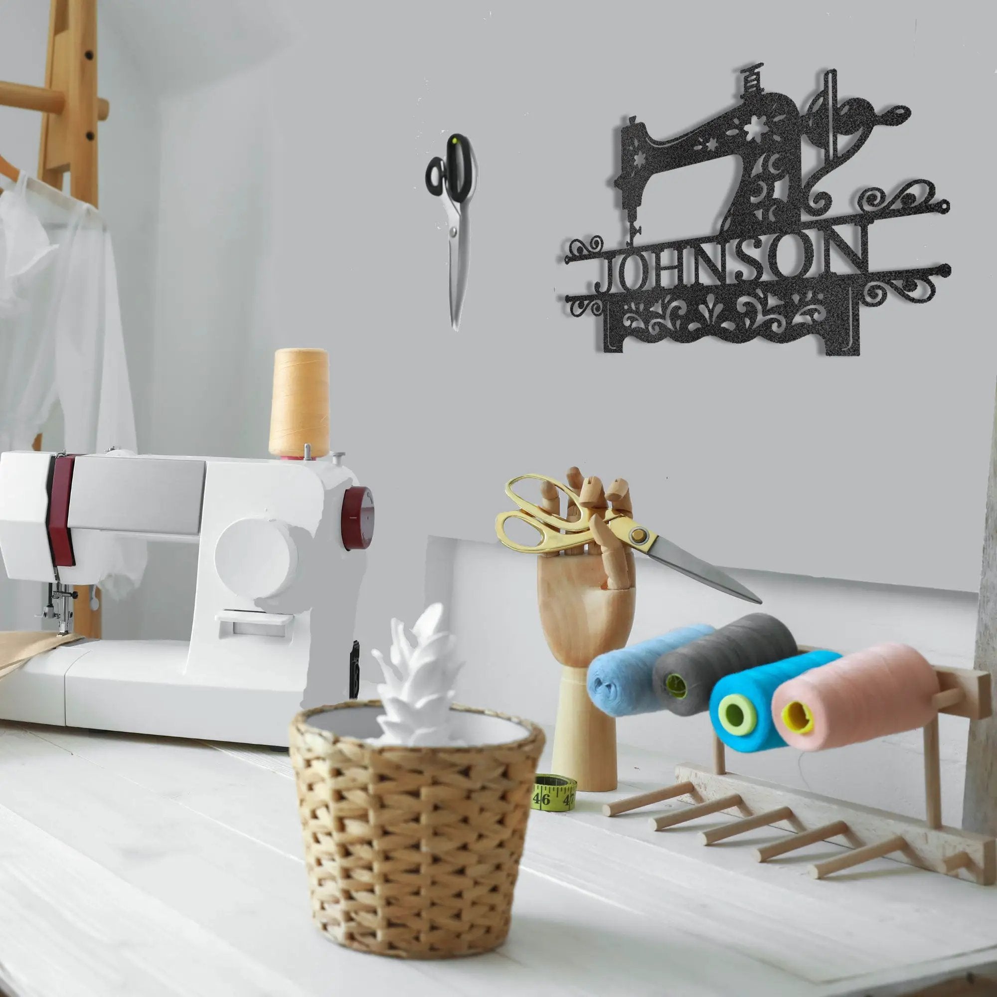 Personalized Sewing Machine Metal Wall Art Custom Name Sign Quilter Gift Sewist Decor Craft Room Wall Decor Vintage Sewing Machine Sign