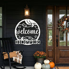 Personalized Pumpkin Metal Wall Art – Welcome Fall Sign with Family Name – Rustic Autumn Decor – Custom Front Door Pumpkin Sign – Farmhouse Fall Decor