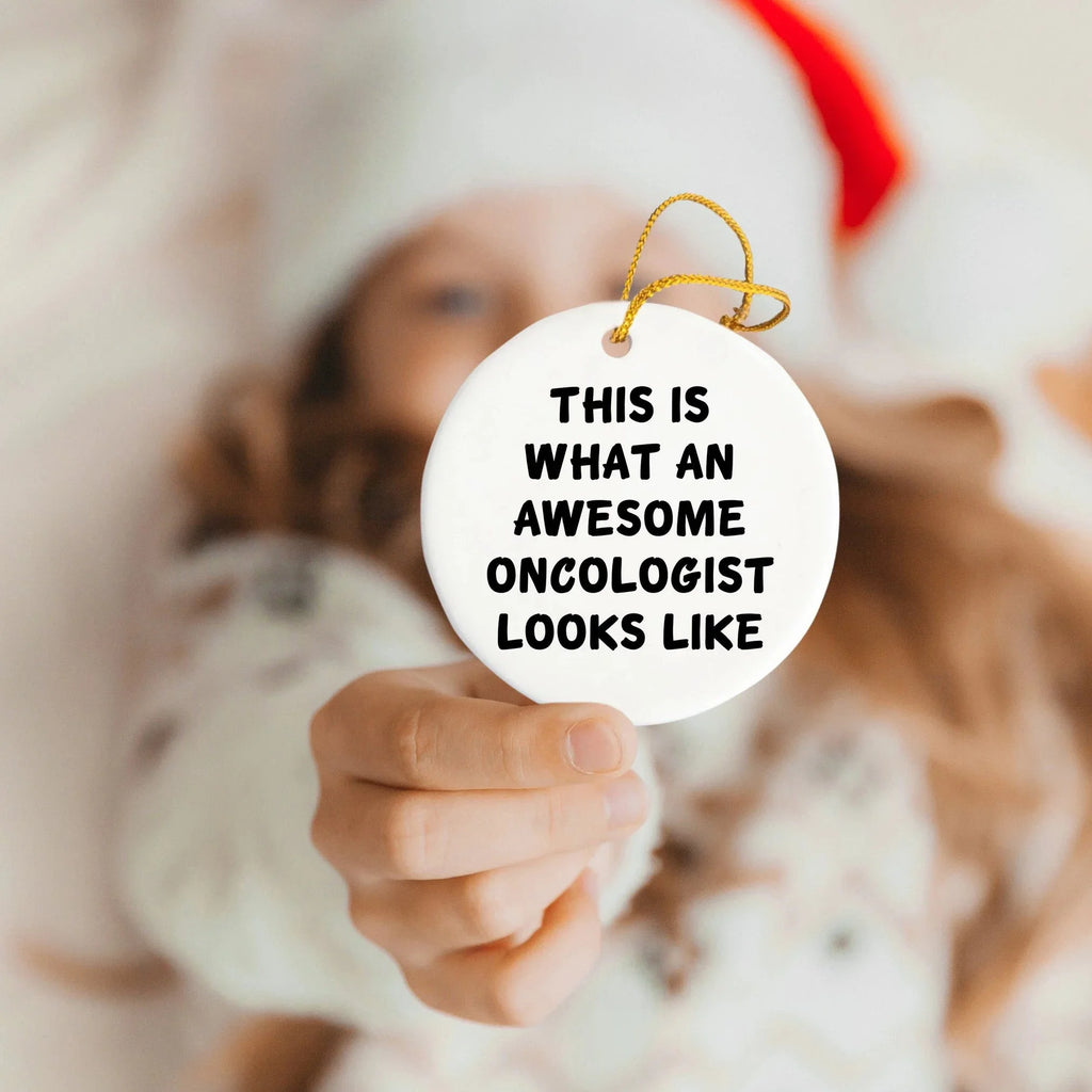 Oncologist Gifts - This Is What An Awesome Oncologist Looks Like - Circle Ornament for Christmas