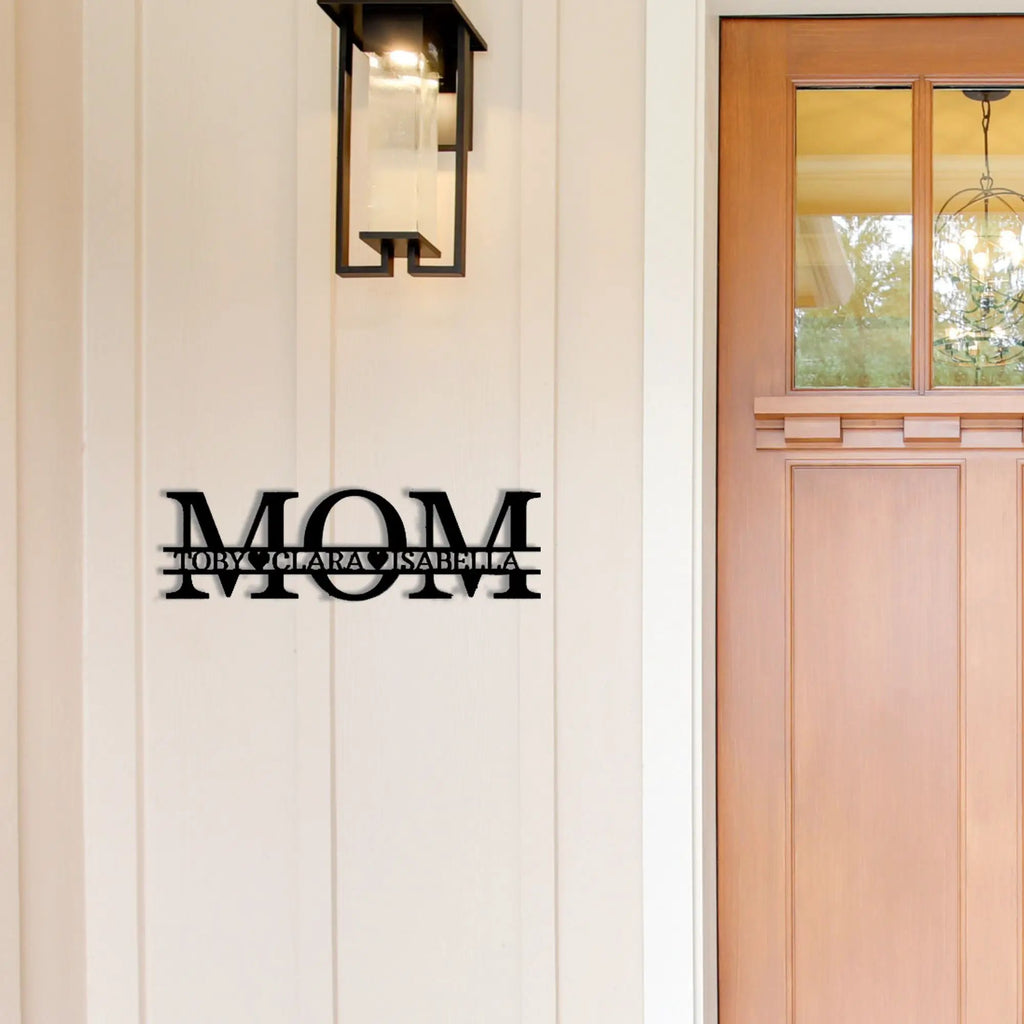 Personalized Mom Metal Wall Art – Custom Kids Names Sign with Heart Separators – Family Name Steel Décor – Mother’s Day Gift