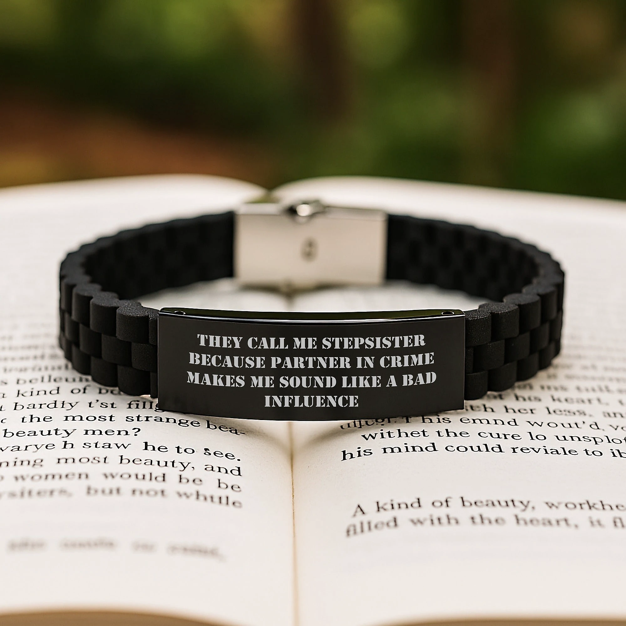 Funny Stepsister Quote Glide lock Clasp Bracelet - Gifts from Sister to Stepsister, Perfect Christmas Unique Gifts for Stepsister Partner in Crime, Adjustable Black Stainless Steel Bracelet