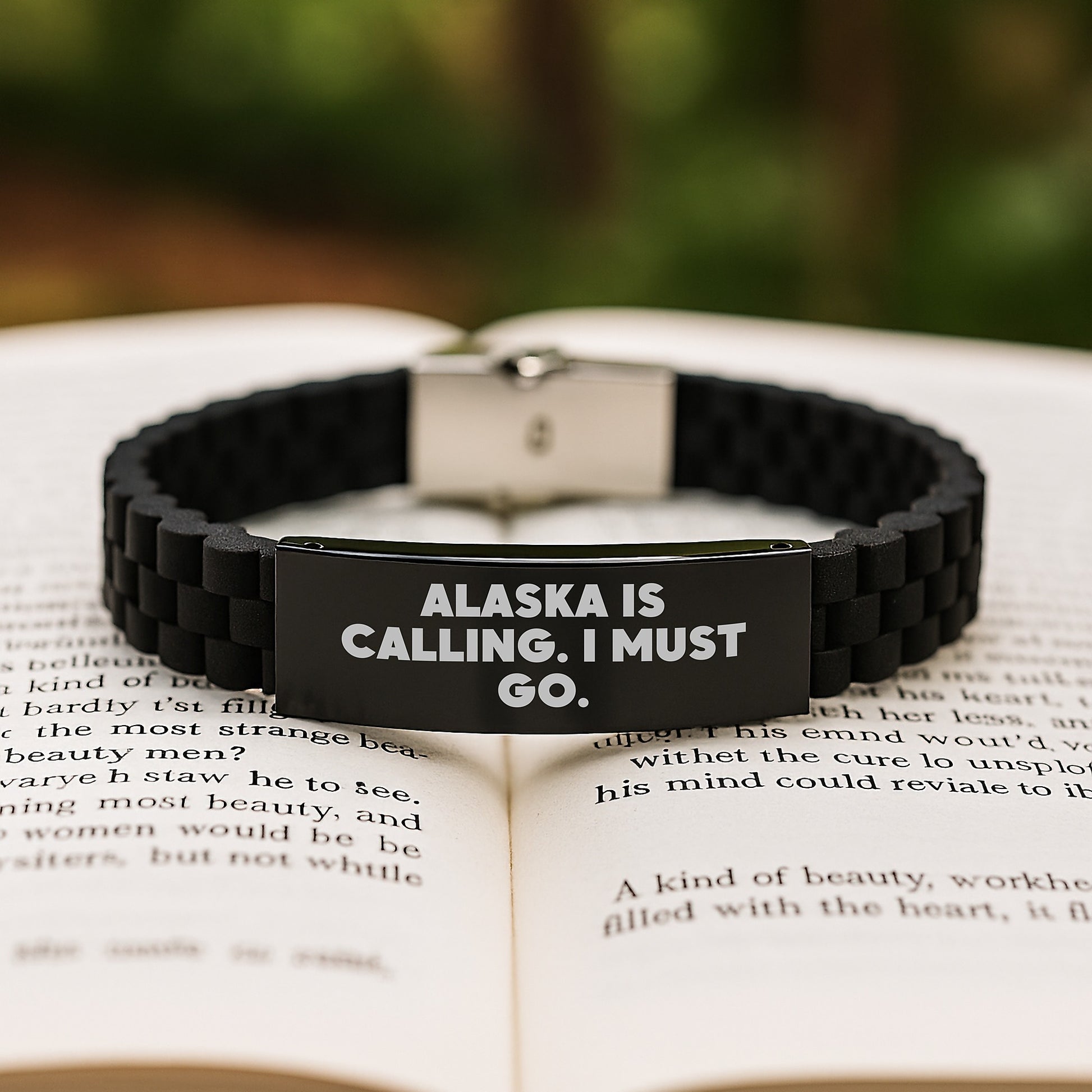 Alaska Adventure Gifts from Friends for Men and Women - Glide lock Clasp Bracelet with Inspirational Quote 'Alaska Is Calling. I Must Go.' for Birthday - Image 2