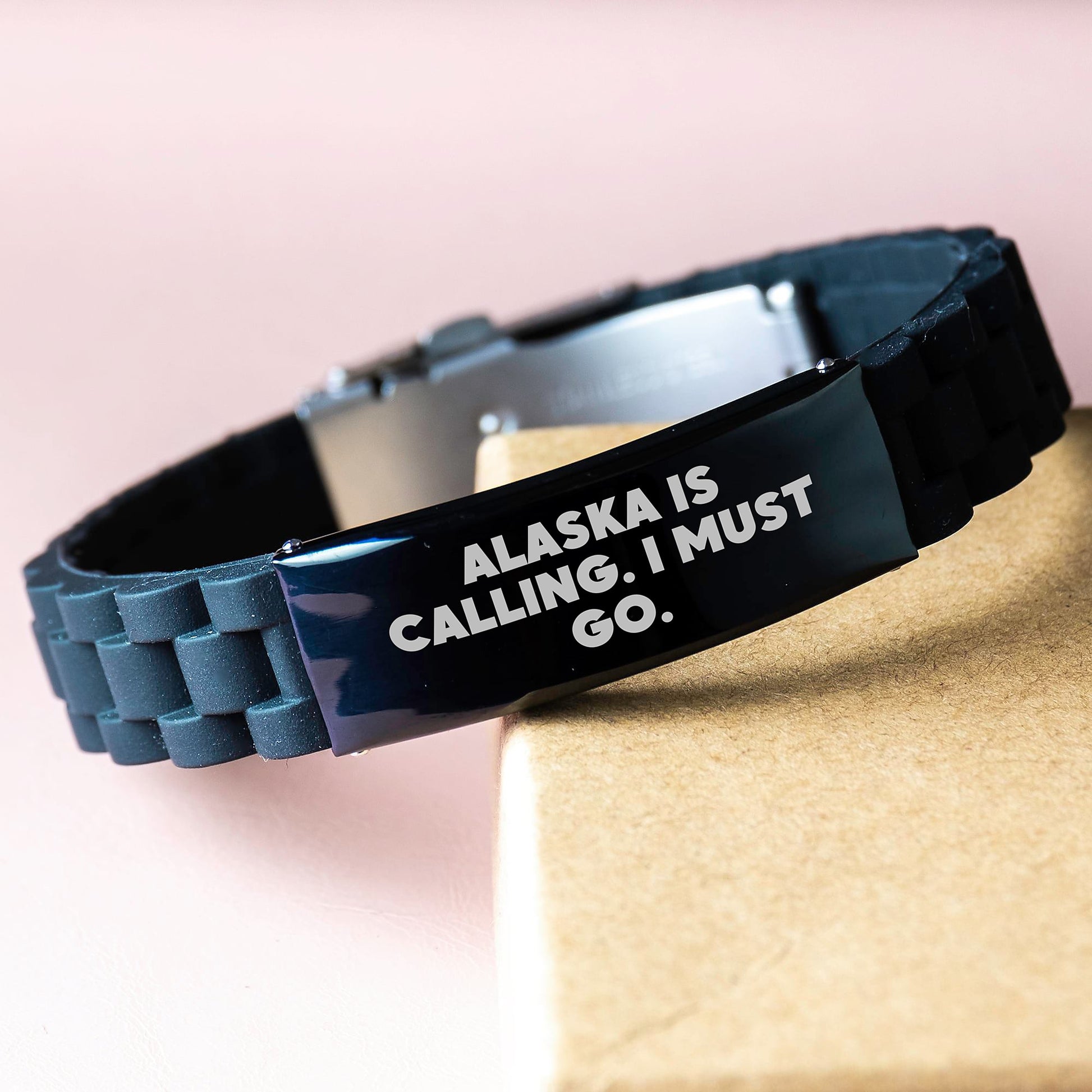 Alaska Adventure Gifts from Friends for Men and Women - Glide lock Clasp Bracelet with Inspirational Quote 'Alaska Is Calling. I Must Go.' for Birthday - Image 3