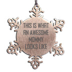 Funny Mommy Gifts - This Is What An Awesome Mommy Looks Like Snowflake Ornament Christmas