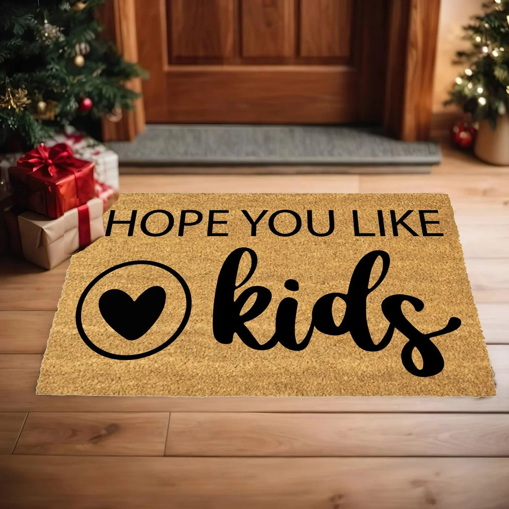 Funny Family Doormat – “Hope You Like Kids” | Coir Welcome Mat with Heart Design | Family Home Entryway Décor | Perfect Gift for Parents
