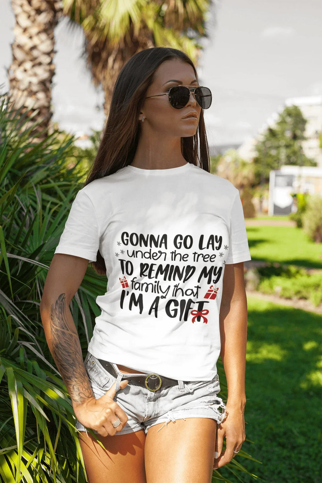 Funny Christmas Tee Shirt -Gonna lay under the tree